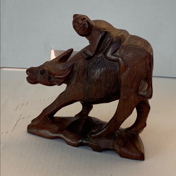 Hand Craved wood Buffalo wood - Picture 4 of 6